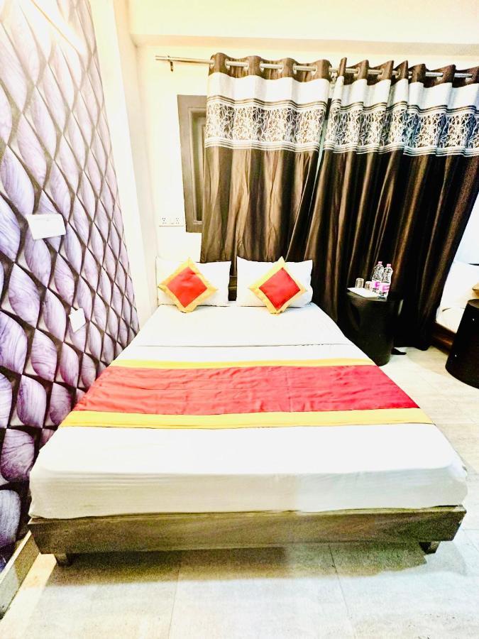 Hotel Square Plaza At Airport New Delhi Bagian luar foto